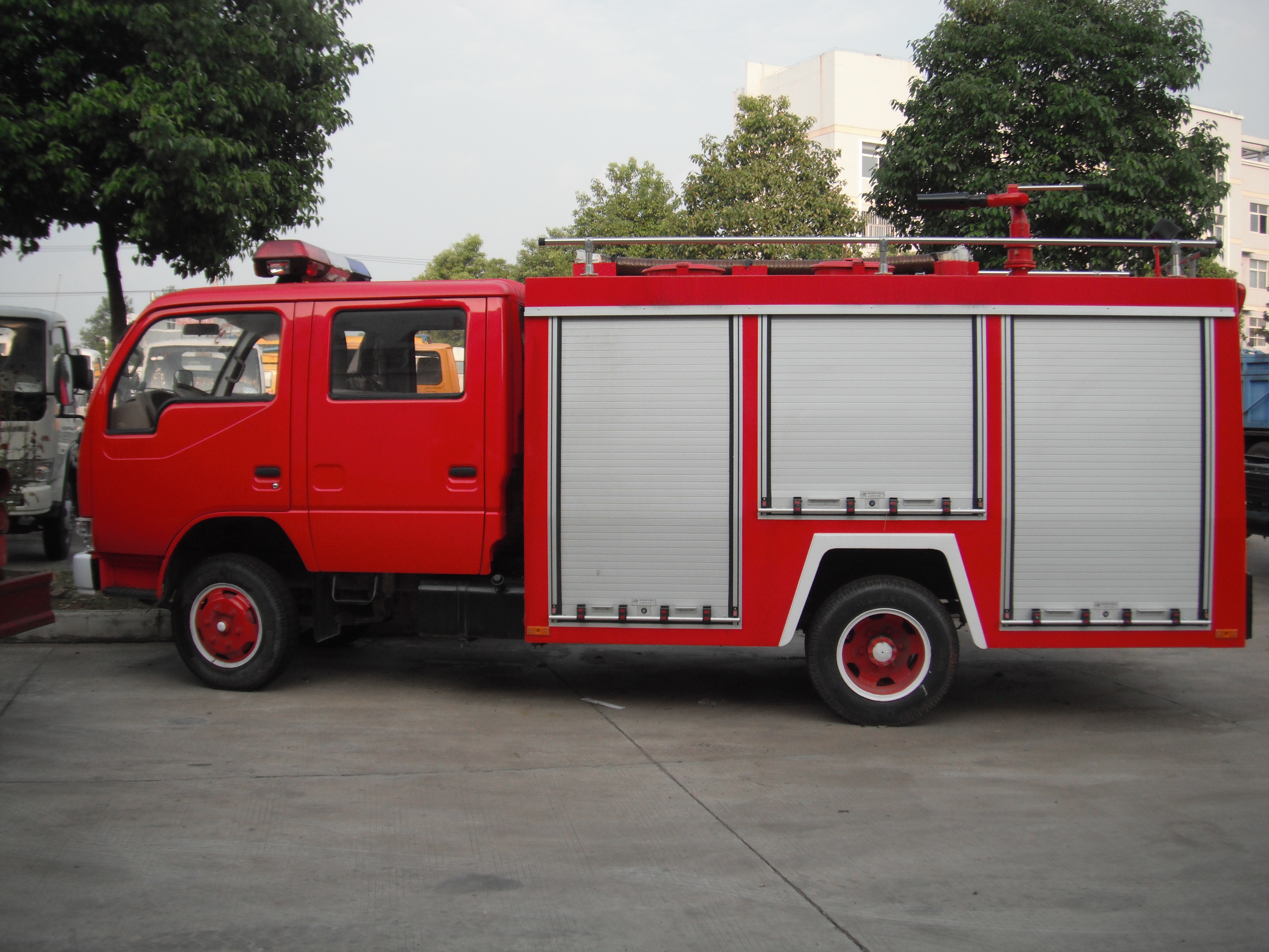 豪沃18米舉高噴射消防車