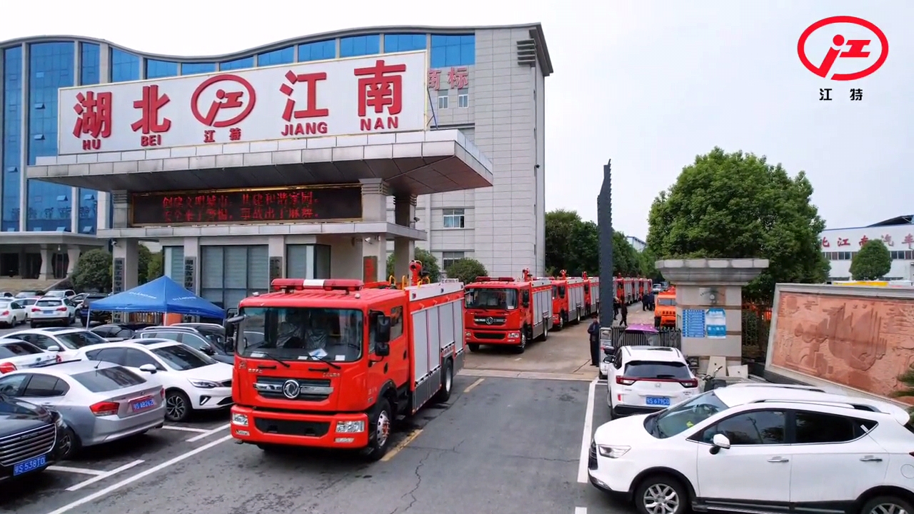 湖北江南-10臺(tái)東風(fēng)7噸水罐消防車發(fā)車安徽
