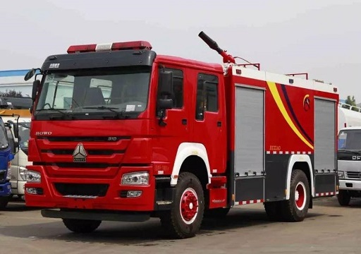 豪沃8噸泡沫消防車(chē)