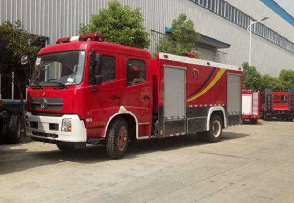 東風(fēng)天錦6噸水罐消防車(chē)