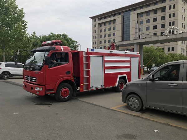 5噸單排多利卡水罐消防車(chē)