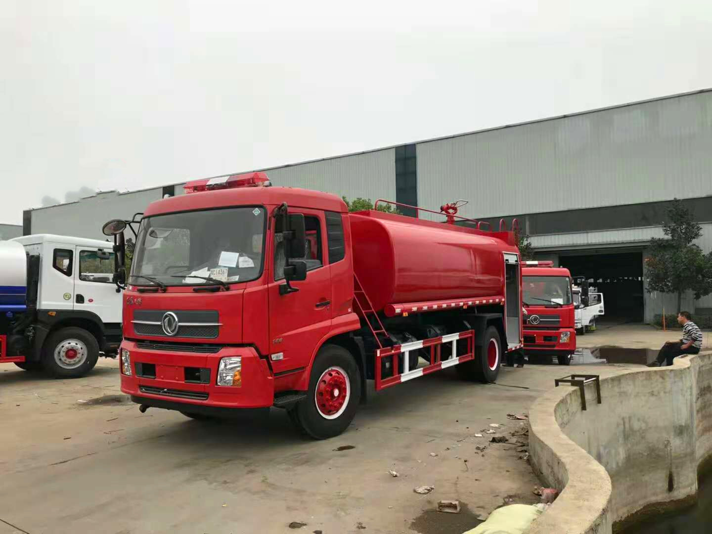 東風(fēng)天錦10噸消防灑水車(chē)